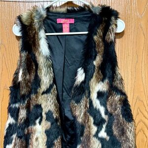 Adorable Catherines Super Soft Faux Fur Vest Size Small